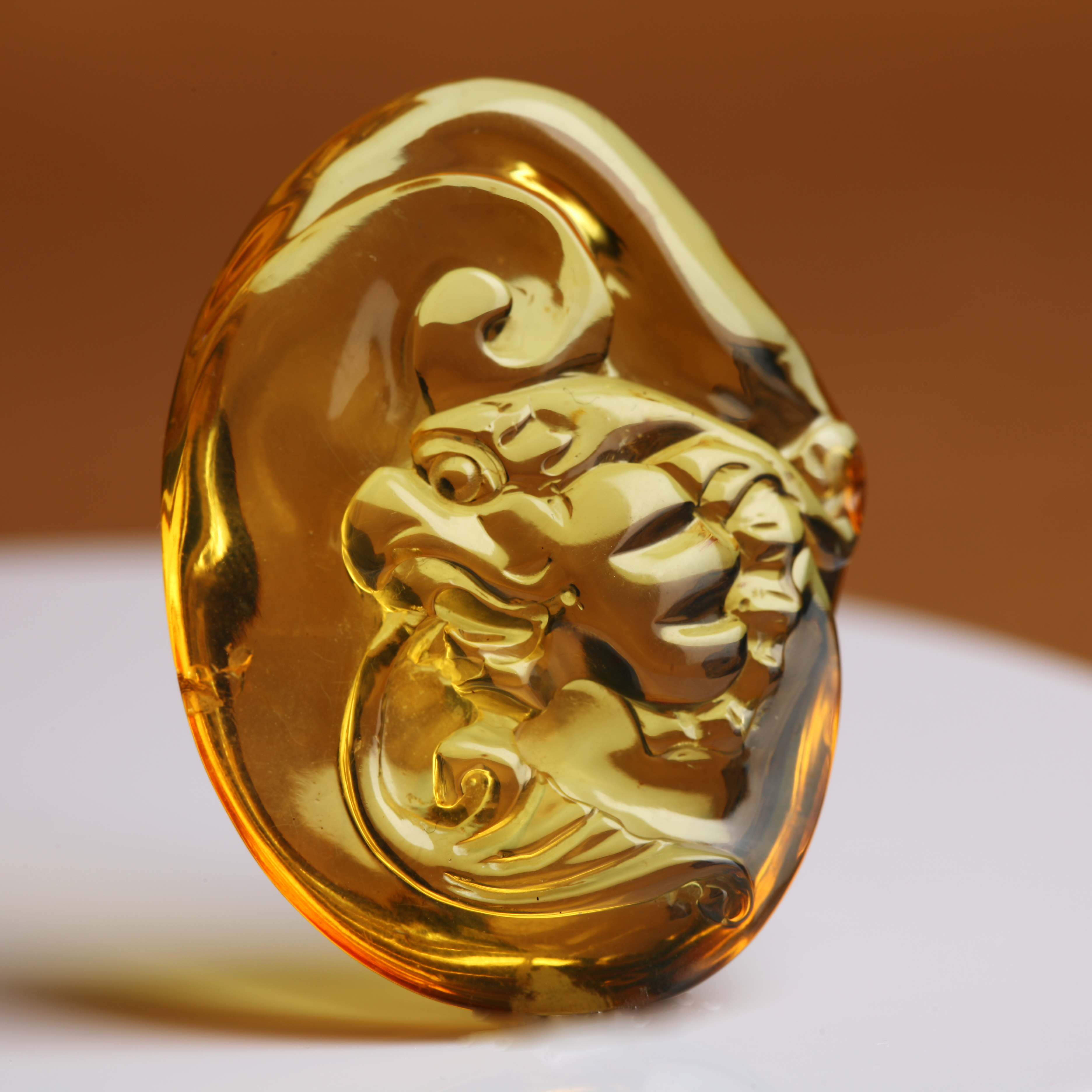 蓝珀雕刻吊坠