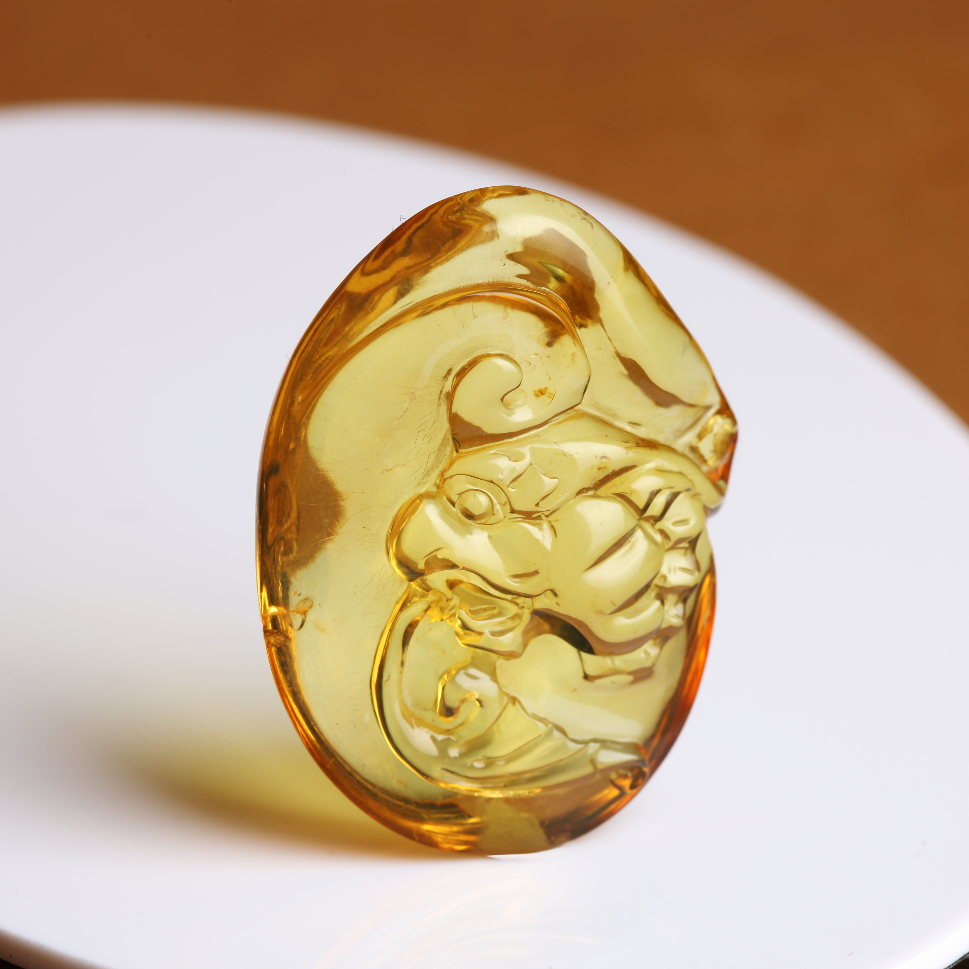 蓝珀雕刻吊坠