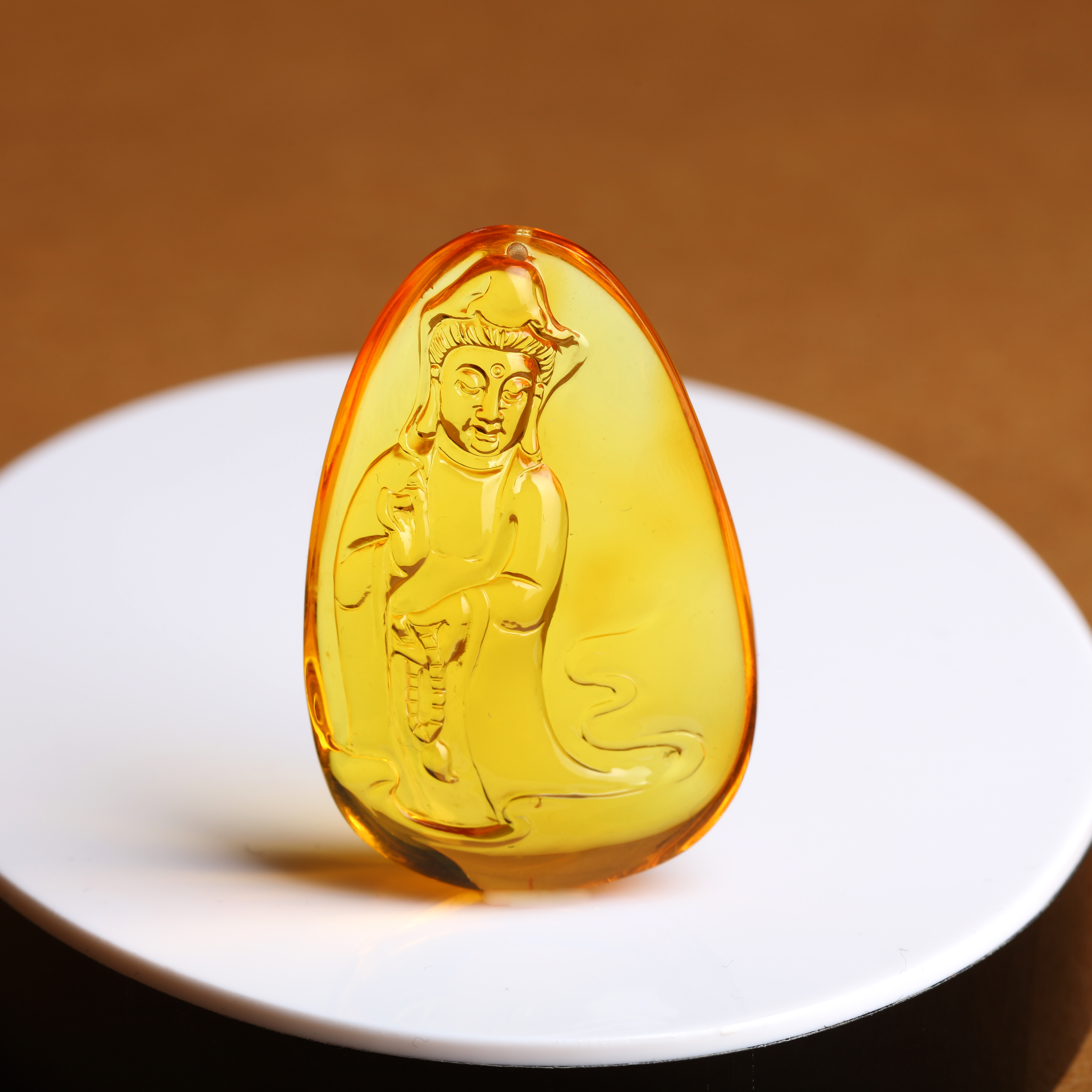金珀雕刻吊坠