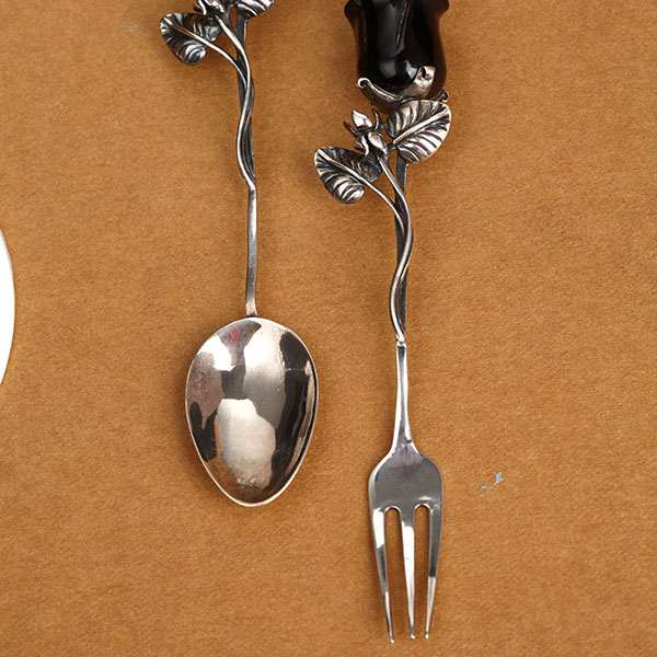 血珀雕刻工艺品
