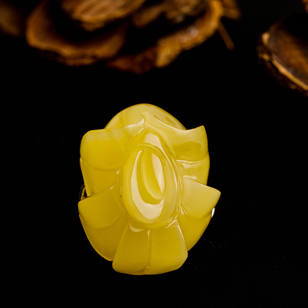 蜜蜡雕刻戒指